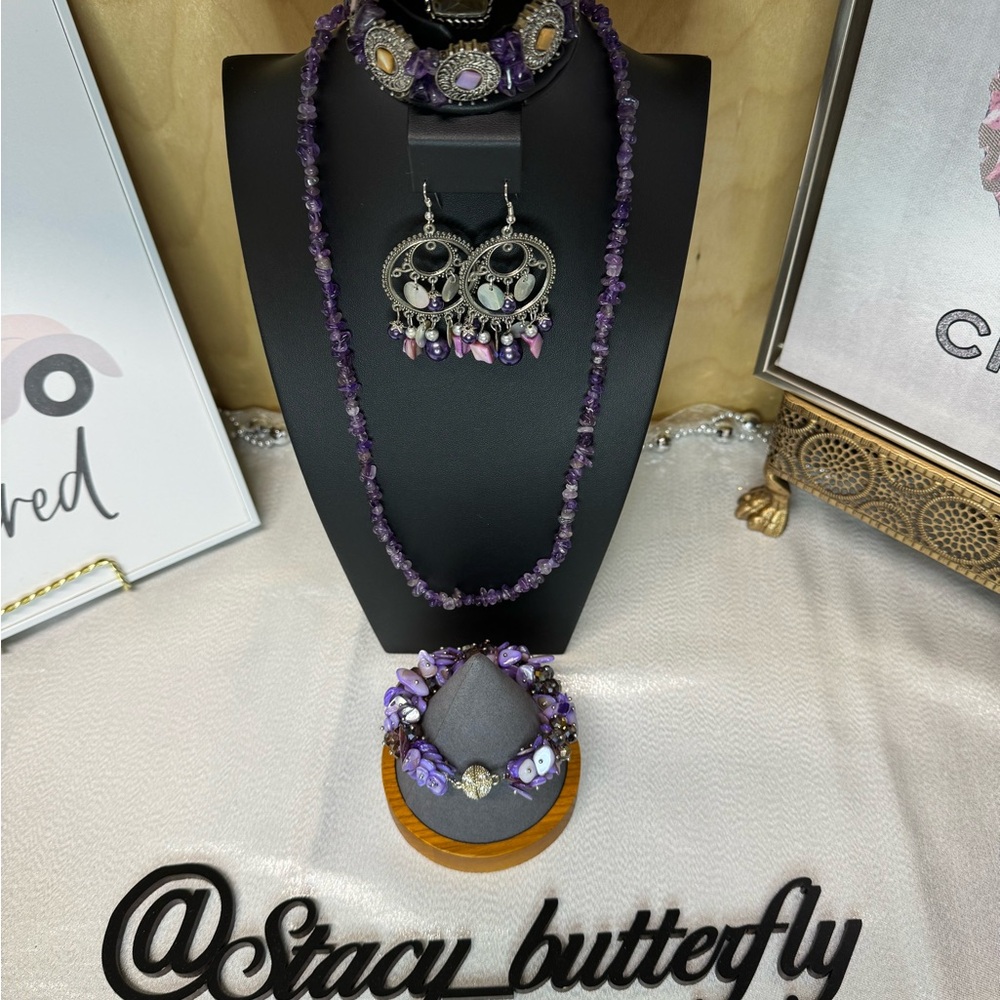 Stunning purple beautiful jewelry set.💜 Ring, Necklace, bracelet and earrings!
